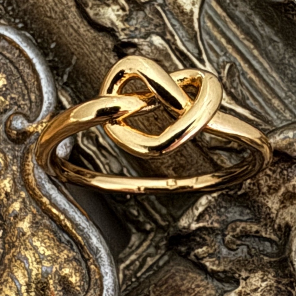 KATE SPADE • Gold Loves Me Knot Ring - Picture 6 of 6